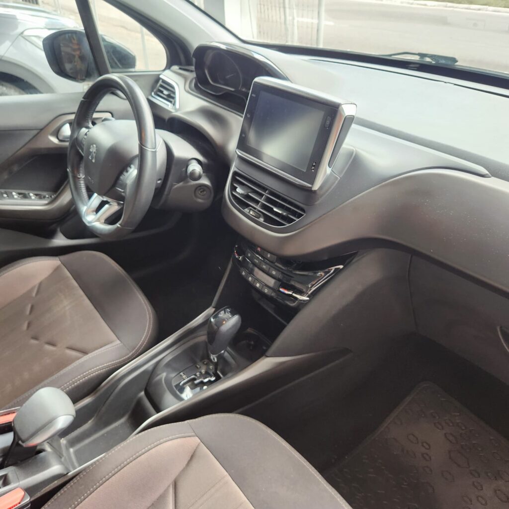 Peugeot 2008 Griffe com teto panoramico