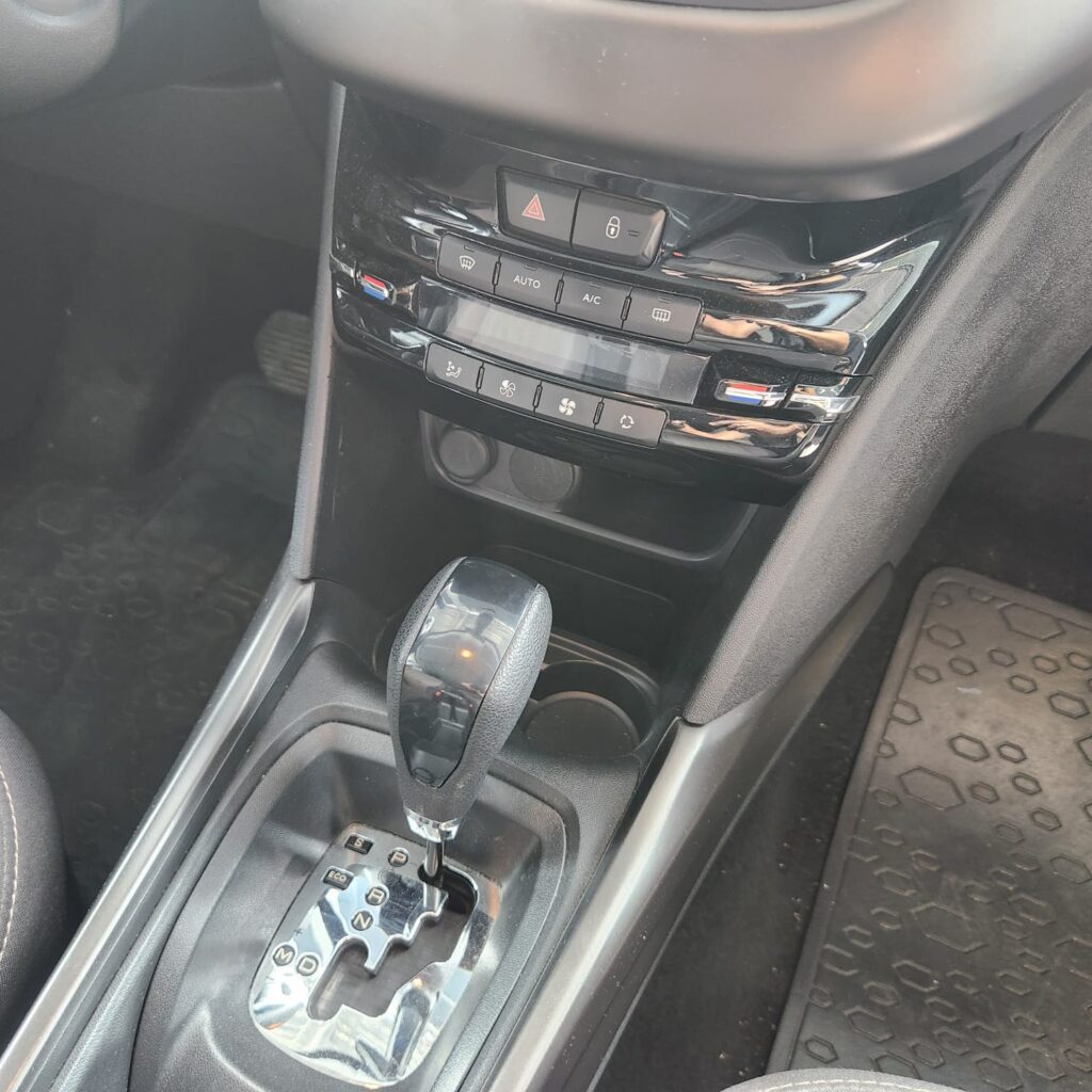 Peugeot 2008 Griffe com teto panoramico