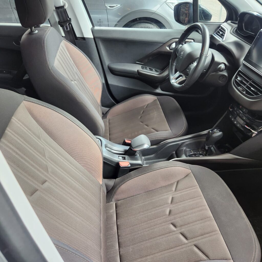 Peugeot 2008 Griffe com teto panoramico