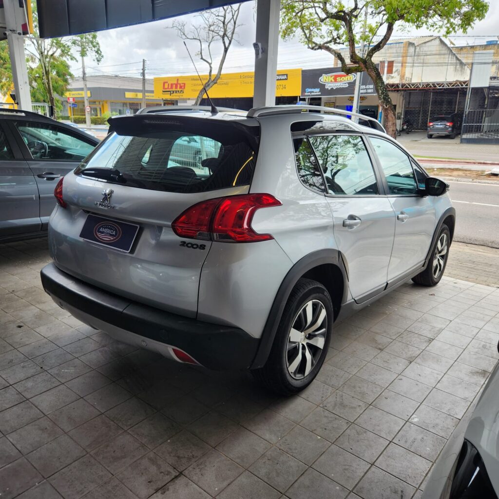 Peugeot 2008 Griffe com teto panoramico