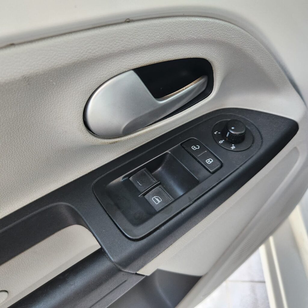 VOLKWAGEN UP MOVE 1.0